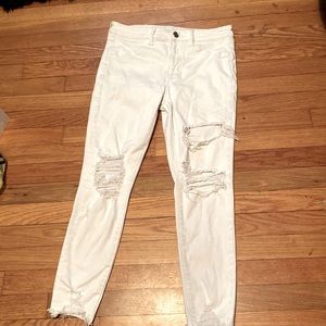American Eagle Outfitter Jeans Size 8 skinny with few rips , color white